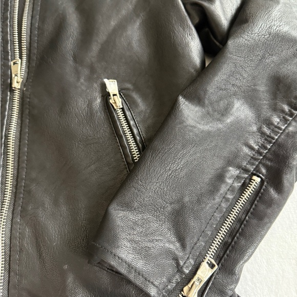 Women’s Black Faux Leather Jacket - Size 1x - Picture 4 of 8